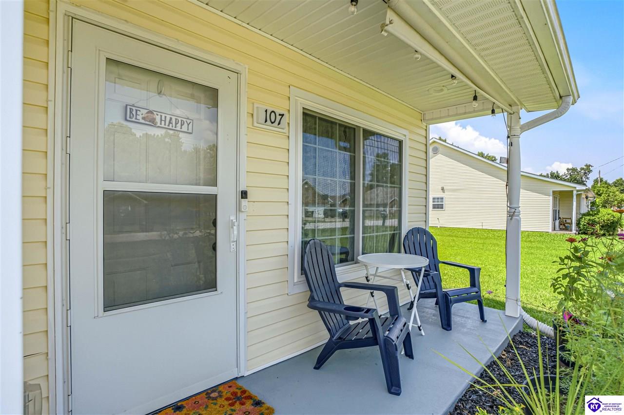 107 Clover Court photo 3