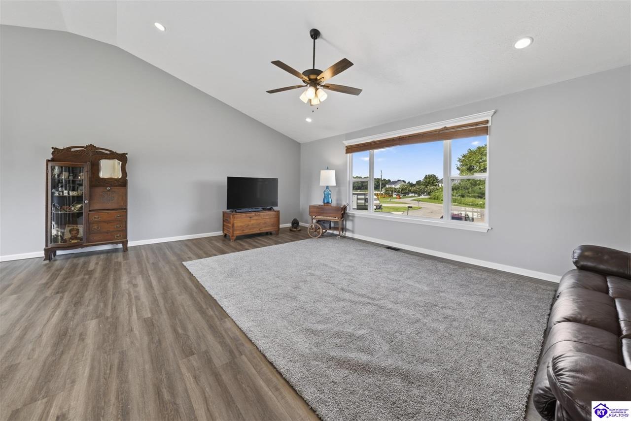 580 House Lane photo 10