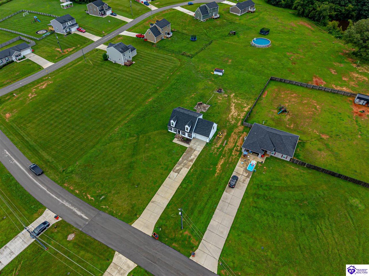 129 Molly Way photo 32