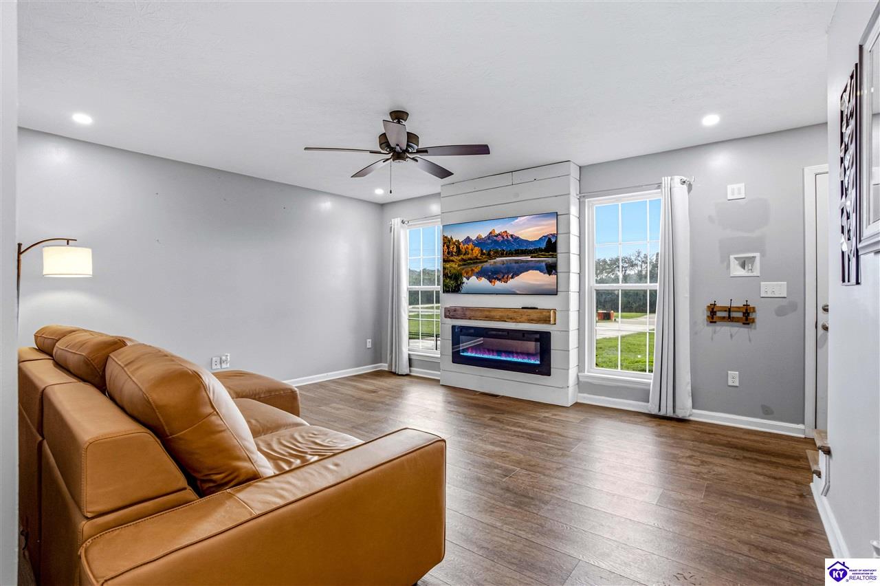 129 Molly Way photo 5