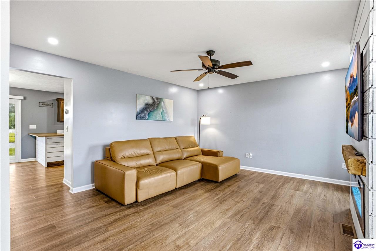 129 Molly Way photo 6